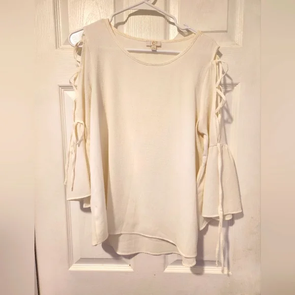 C Cream Blouse Womens Small Lace Up Sleeve Ruffle Cuff Textured Top - Picture 1 of 6